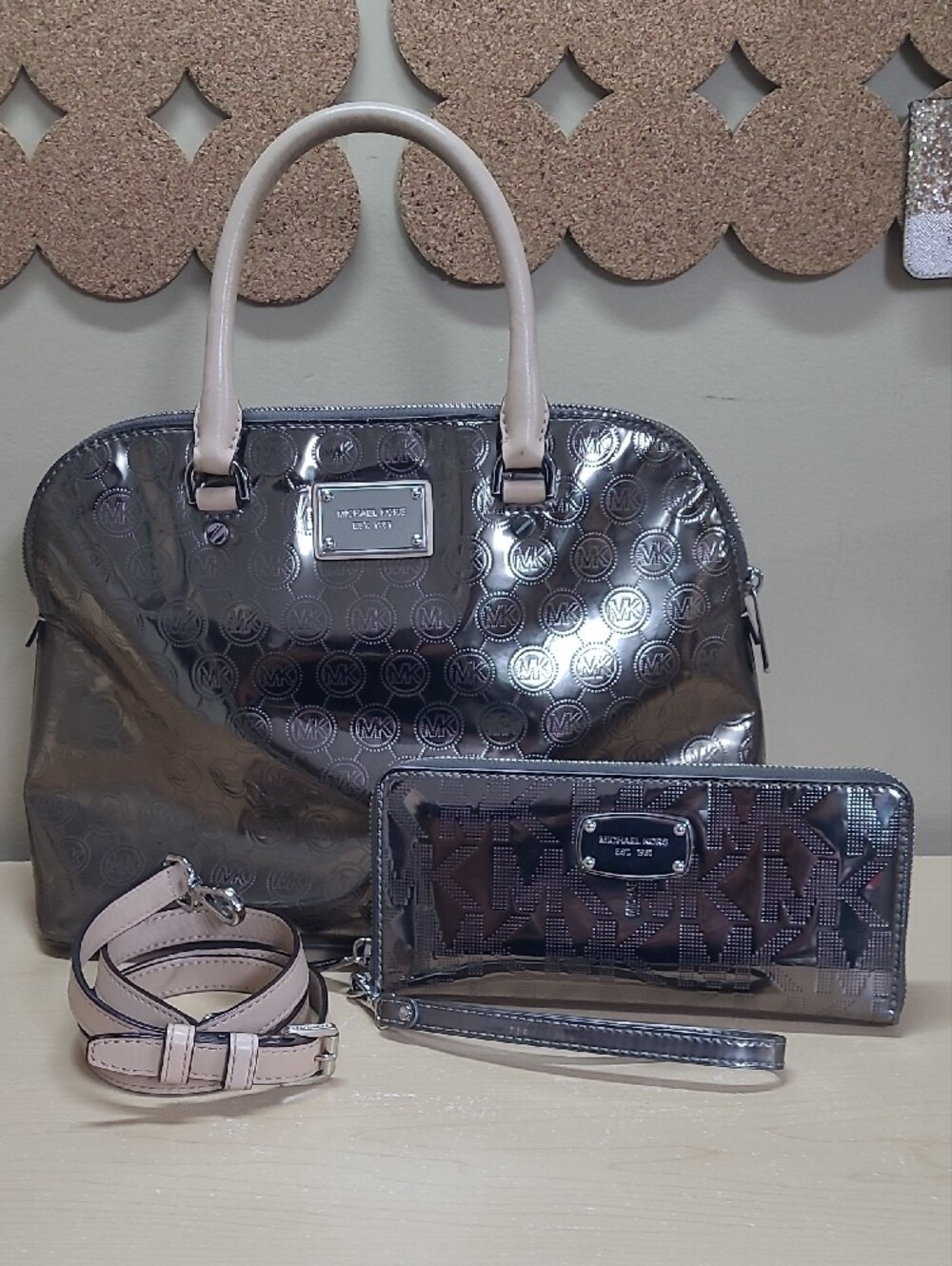 MICHAEL Michael Kors Cindy Dome Satchel & Continental Wallet Bundle Silver GUC